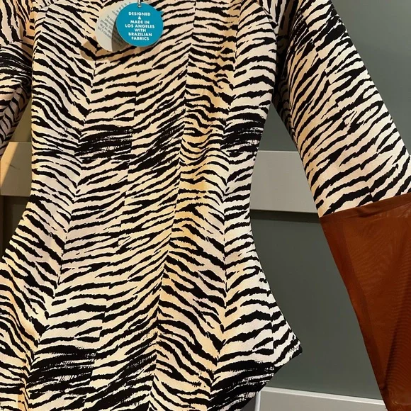 Zebra Print Long Sleeve WET SUIT NWT retails 200$! - Picture 6 of 7
